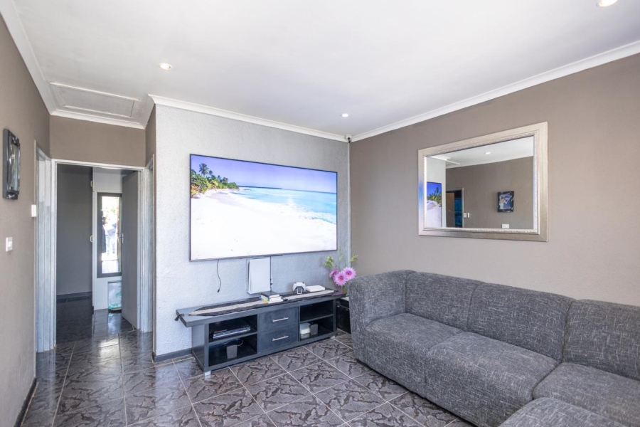 2 Bedroom Property for Sale in Peerless Park East Western Cape